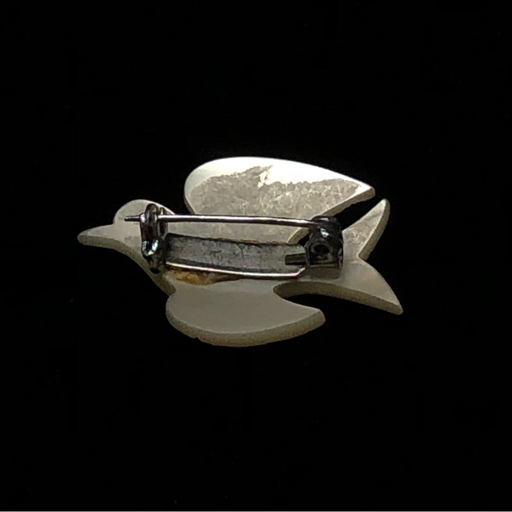 Carved Dove Bird Mother of Pearl Pin Brooch peace - Picture 3 of 6
